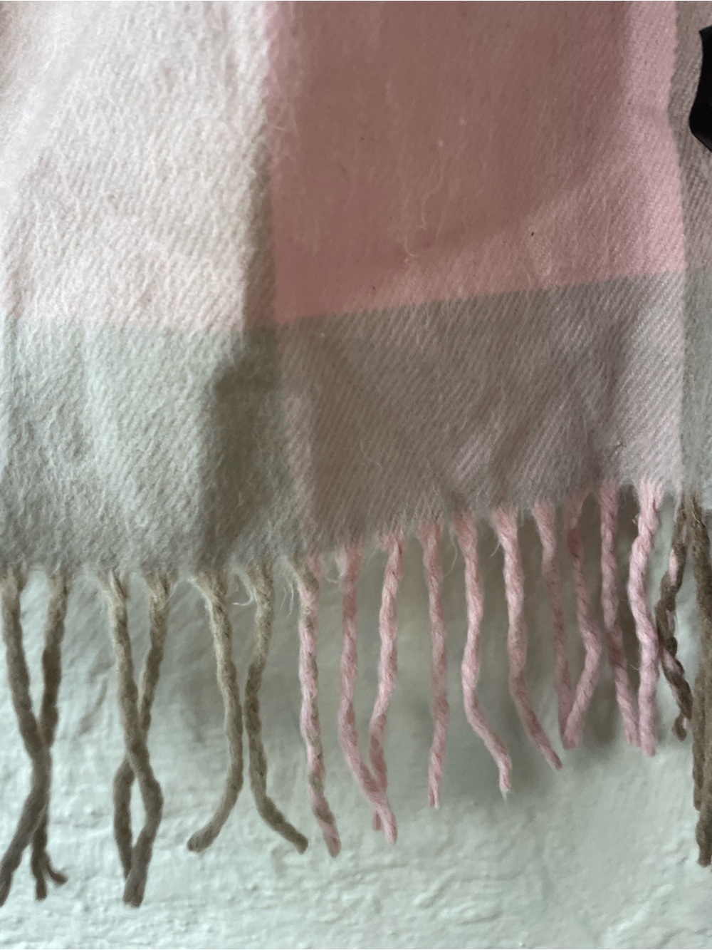 Made in England 100% cashmere pink gray plaid winter scarf, fringe hem - Picture 3 of 4
